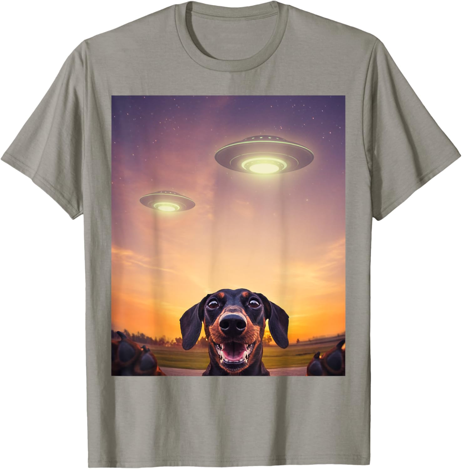 Funny Dachshund UFO Sighting Selfie T-Shirt for Dog Lovers - 4
